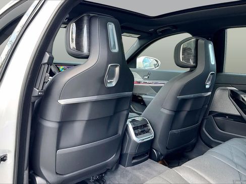 Used 2024 BMW i7 eDrive50 RWD image 22
