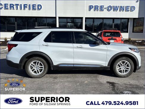 Used 2025 Ford Explorer Active image 2