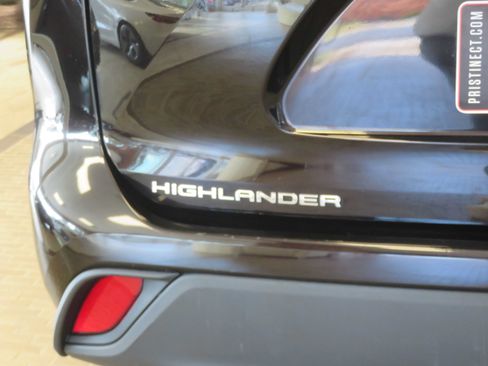 Used 2021 Toyota Highlander XLE AWD/4WD image 74