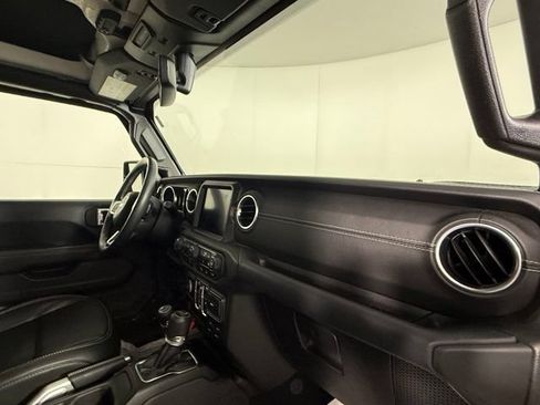 Used 2018 Jeep Wrangler Unlimited Sahara AWD/4WD image 30