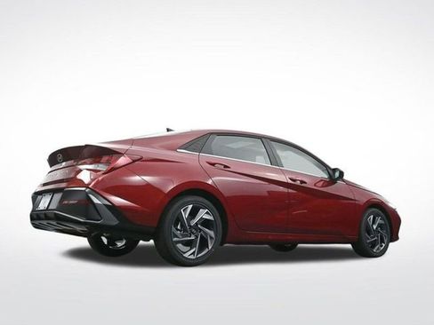 Used 2025 Hyundai Elantra SEL image 35