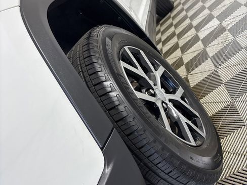 Used 2024 Jeep Grand Cherokee L Limited w/ Luxury Tech Group II image 34