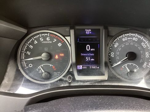 Used 2022 Toyota Tacoma TRD Off-Road w/ Technology Package AWD/4WD image 15