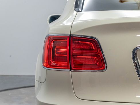 Used 2017 Bentley Bentayga AWD/4WD image 71