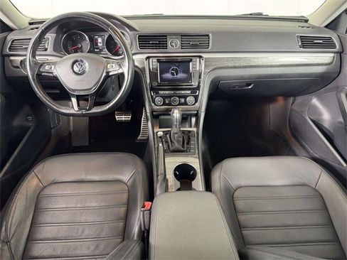 Used 2017 Volkswagen Passat 1.8T SEL Premium image 5