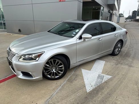 Used 2016 Lexus LS 460 w/ Comfort Package RWD image 1