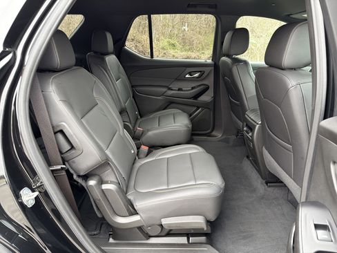 Used 2023 Chevrolet Traverse LT w/ LT Premium Package image 18