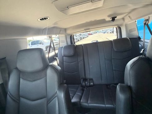 Used 2020 Cadillac Escalade ESV Premium Luxury AWD/4WD image 15