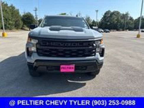 Used 2024 Chevrolet Silverado 1500 Custom Trail Boss w/ Dark Appearance Package AWD/4WD image 2