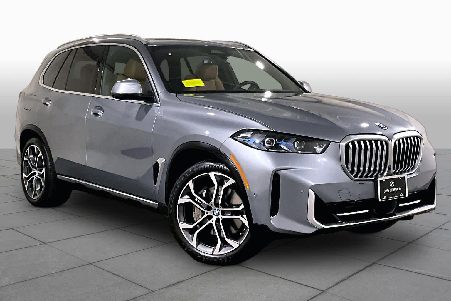 Used 2025 BMW X5 xDrive50e w/ Parking Assistance Package AWD/4WD image 2