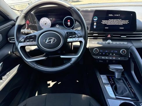 Used 2023 Hyundai Elantra SEL w/ Convenience Package FWD image 22