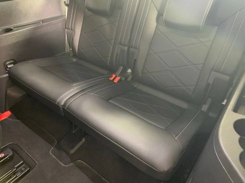 Used 2024 Volkswagen Atlas SE AWD/4WD image 9