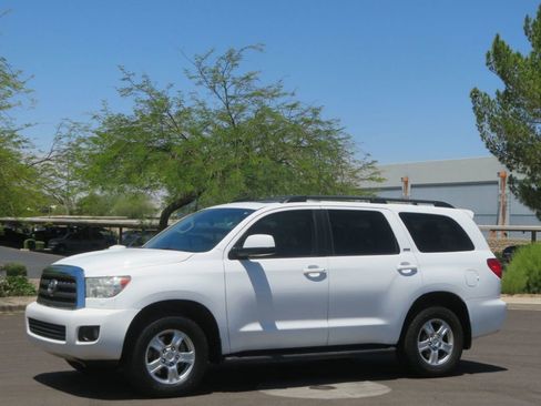 Used 2016 Toyota Sequoia SR5 AWD/4WD image 1