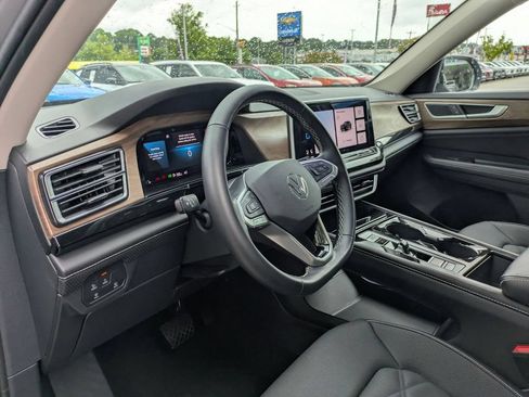 Used 2026 Volkswagen Atlas SE FWD image 16