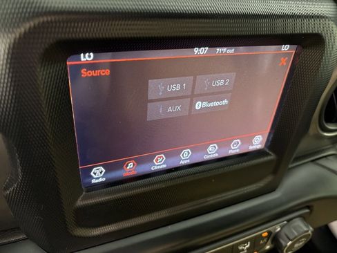 Used 2021 Jeep Wrangler Unlimited Sport image 31