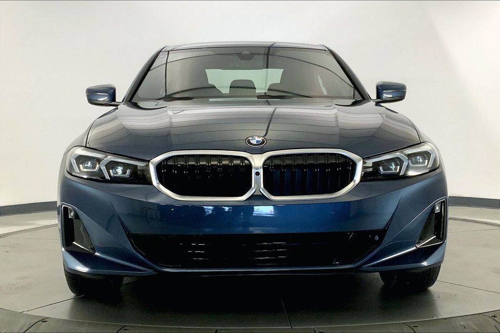 Certified 2025 BMW 330i Sedan RWD image 2