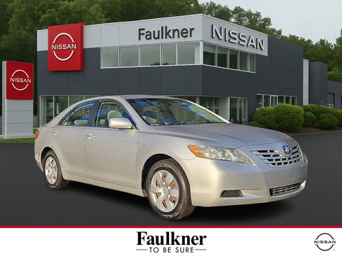 Used 2009 Toyota Camry LE image 1