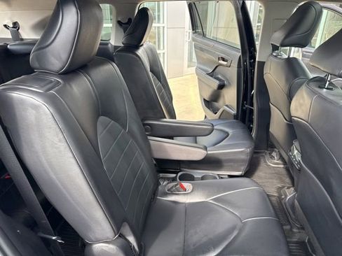 Used 2023 Toyota Highlander XLE AWD/4WD image 30