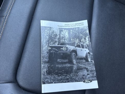 Used 2023 Ford Bronco Badlands w/ Sasquatch Package AWD/4WD image 32