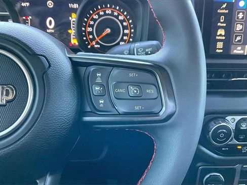 Used 2024 Jeep Gladiator Rubicon w/ Convenience Group image 21