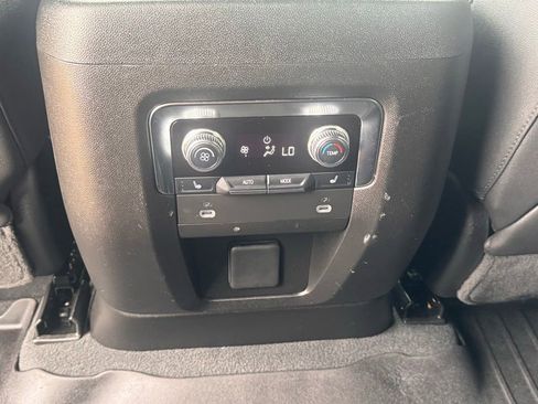 Used 2024 GMC Yukon XL AT4 w/ AT4 Premium Plus Package AWD/4WD image 18