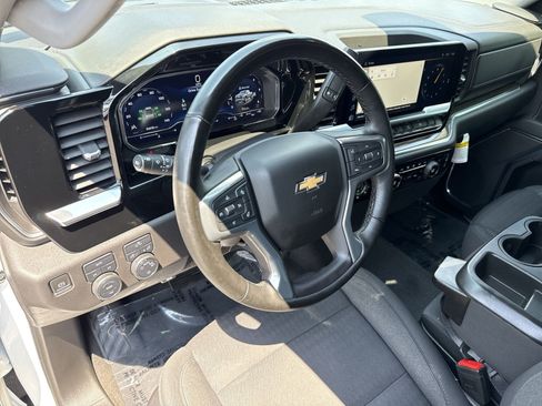Used 2023 Chevrolet Silverado 1500 LT AWD/4WD image 16