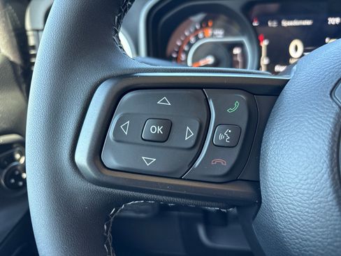 New 2025 Jeep Gladiator High Tide image 17