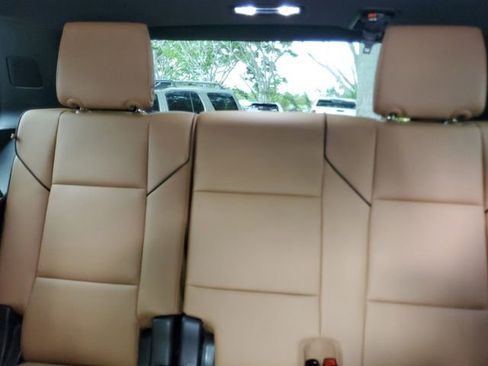 Certified 2025 Cadillac Escalade Premium Luxury image 11