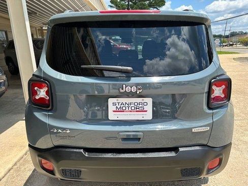 Used 2018 Jeep Renegade Latitude w/ Cold Weather Group AWD/4WD image 9