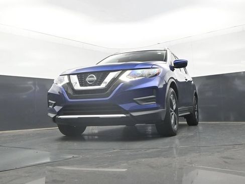 Used 2020 Nissan Rogue SV w/ Premium Package FWD image 29