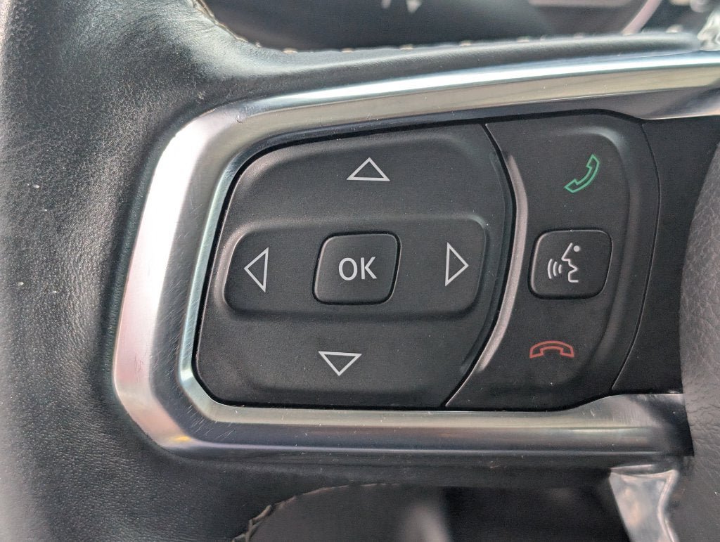 Used 2018 Jeep Wrangler Unlimited Sahara AWD/4WD image 15