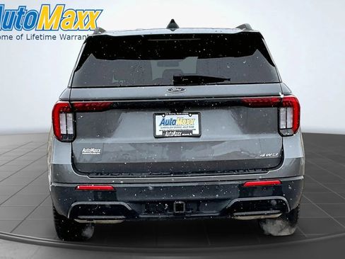 Used 2025 Ford Explorer ST-Line w/ ST-Line Street Pack AWD/4WD image 5