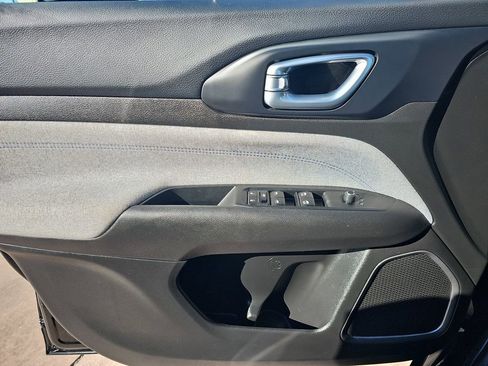 Used 2024 Jeep Compass Sport image 26