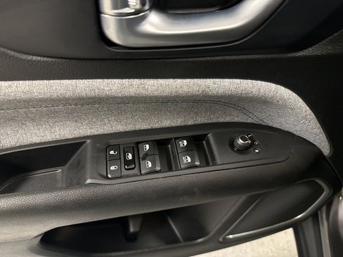 Used 2023 Jeep Compass Latitude w/ Convenience Group image 18