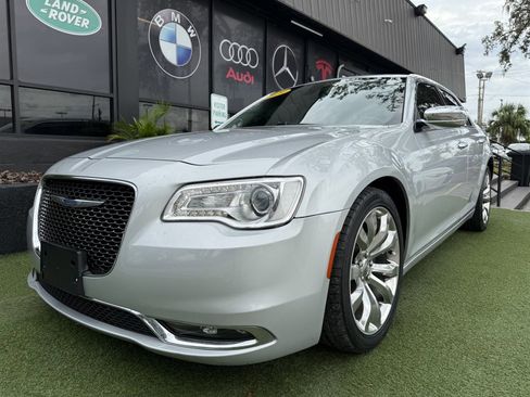 Used 2020 Chrysler 300 Limited image 1