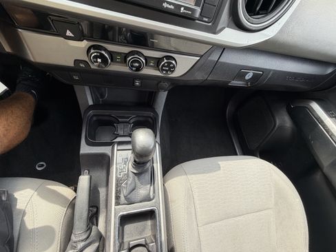 Used 2016 Toyota Tacoma SR5 w/ Towing Package RWD image 18