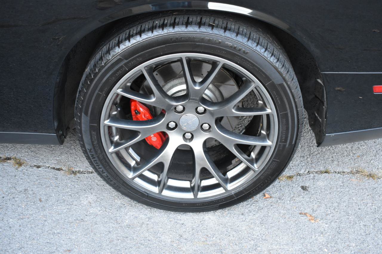 Used 2016 Dodge Challenger SRT RWD image 26