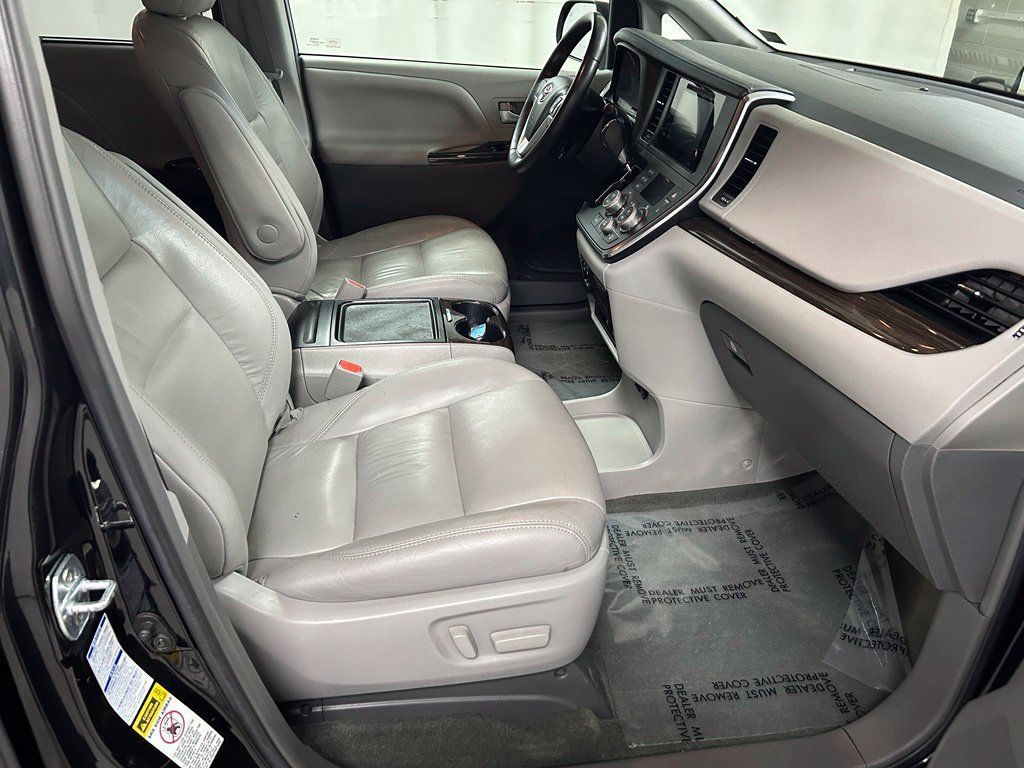 Used 2017 Toyota Sienna XLE Premium AWD/4WD image 13