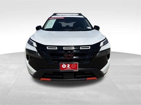 Used 2025 Nissan Rogue SV AWD/4WD image 3