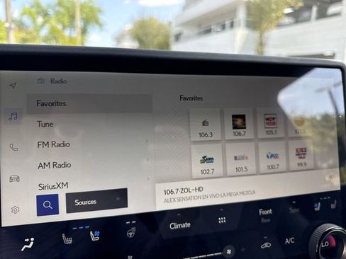 Used 2024 Lexus GX 550 w/ Accessory Package (31) image 16