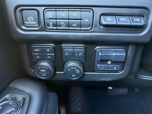 Used 2024 Chevrolet Tahoe High Country w/ Advanced Technology Package image 23