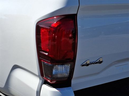 Used 2022 Toyota Tacoma SR image 11