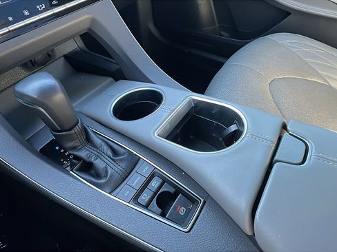 Used 2019 Toyota Avalon XLE image 30