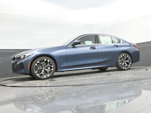 Certified 2025 BMW 330i Sedan w/ Premium Package image 40