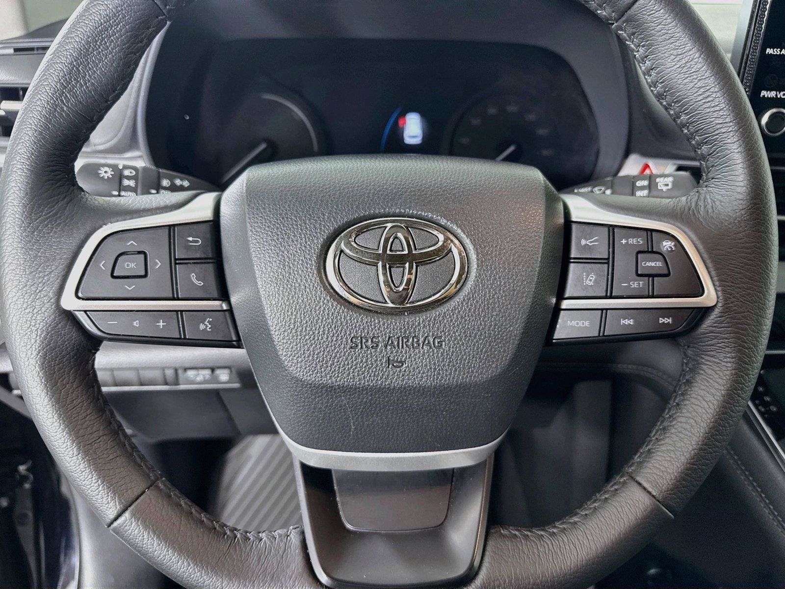 Certified 2026 Toyota Sienna XLE FWD image 17