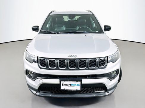 Used 2024 Jeep Compass Latitude AWD/4WD image 2