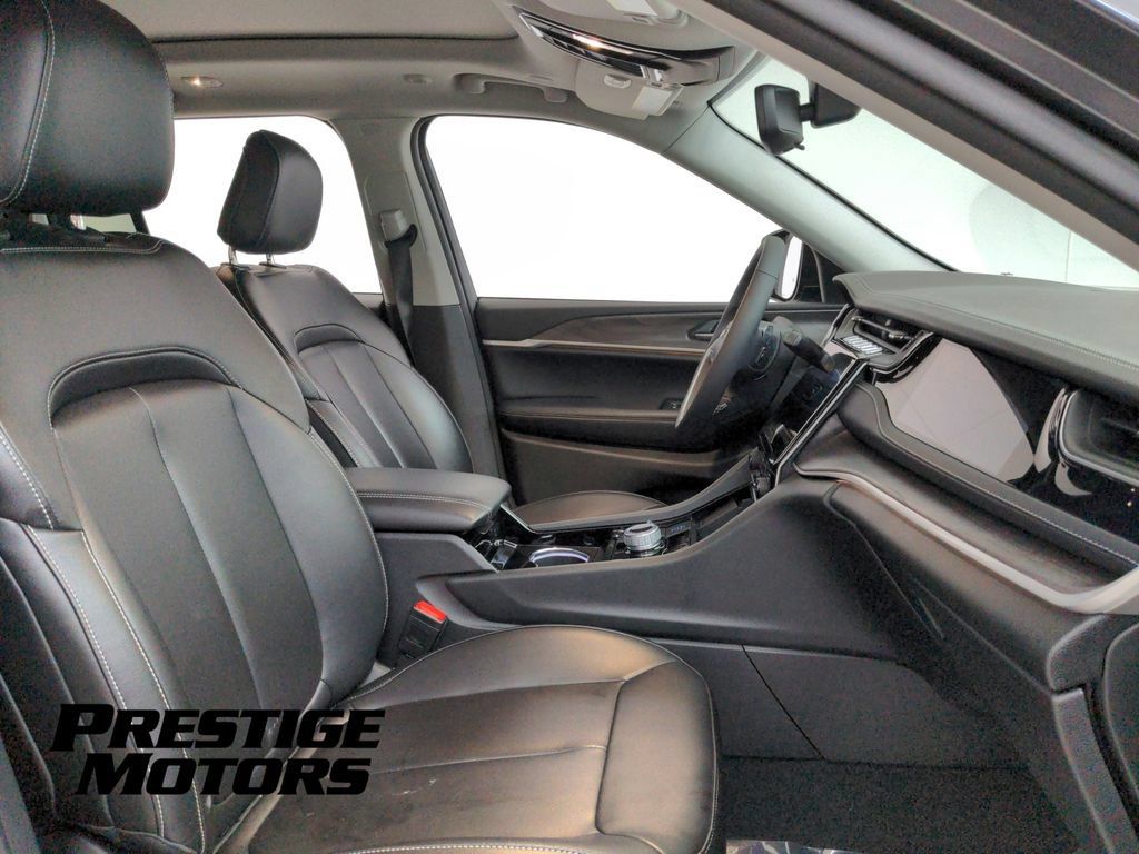Used 2023 Jeep Grand Cherokee 4WD 4xe image 28