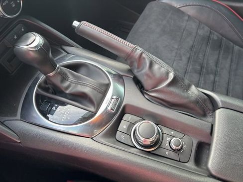 Used 2018 FIAT 124 Spider Abarth w/ Navigation & Sound Group image 31