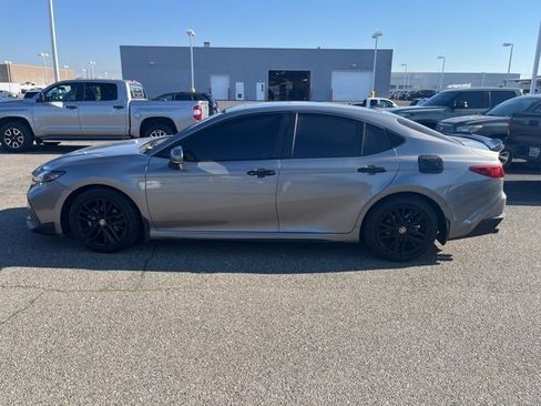 Used 2025 Toyota Camry SE image 8
