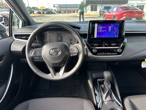 Used 2025 Toyota Corolla SE image 15